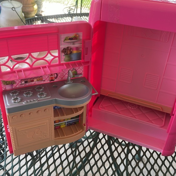 Barbie Pop-Up Camper Playset/Party Bus - Picture 3 of 10
